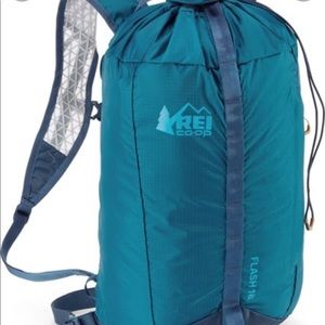 REI flash 18 daypack